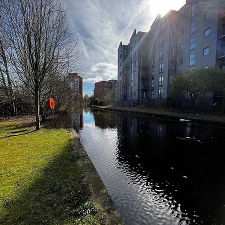 Serene 2-Bed Flat With Canal Views - Coop Live & Ethiad Manchester Exterior foto
